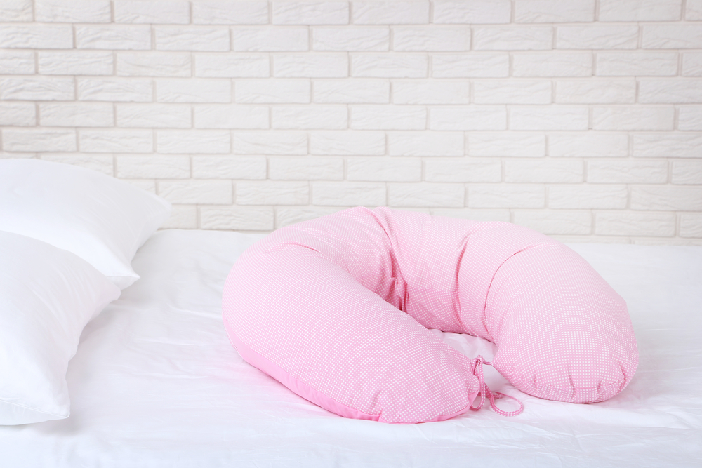 How to Travel with a Pregnancy Pillow