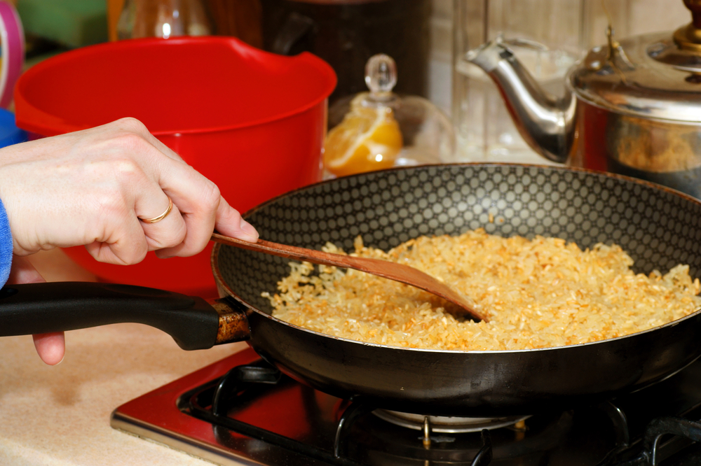 what is the difference between a skillet and a frying pan