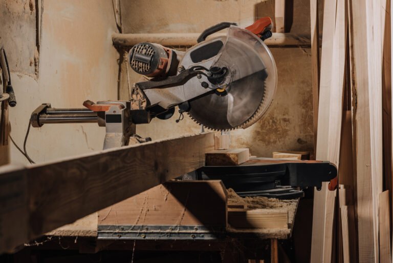 Why Does My Circular Saw Keep Stopping? Here's the Fix! Homes Guide